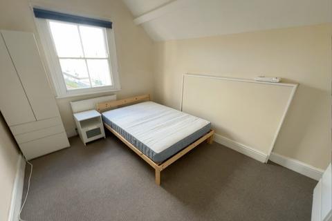 Flat to rent, High Street, Cheltenham GL50