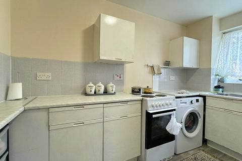 2 bedroom flat for sale, Scottwell Drive, London, NW9