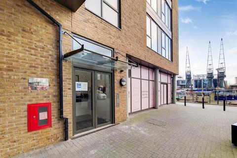 3 bedroom flat to rent, Turnberry Quay, London E14