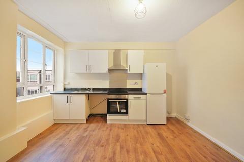 3 bedroom flat to rent, Beaumont Court, Upper Clapton Road, Hackney, E5