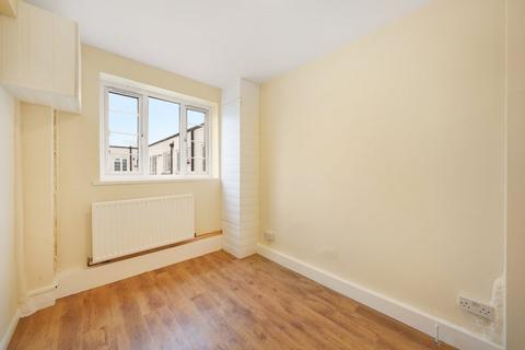 3 bedroom flat to rent, Beaumont Court, Upper Clapton Road, Hackney, E5