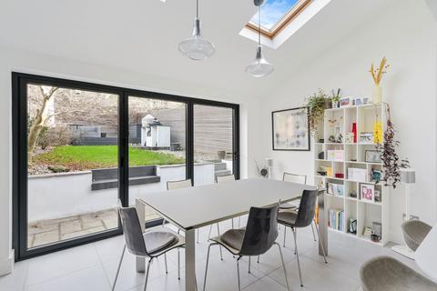 11 Cornfield Road, Reigate, RH2 7HF