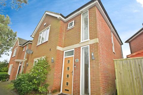 3 bedroom semi-detached house to rent, The Crescent, Netley Abbey, Southampton