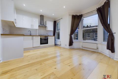 2 bedroom flat to rent, Brownlow Road, London