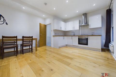 2 bedroom flat to rent, Brownlow Road, London