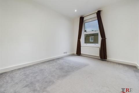 2 bedroom flat to rent, Brownlow Road, London