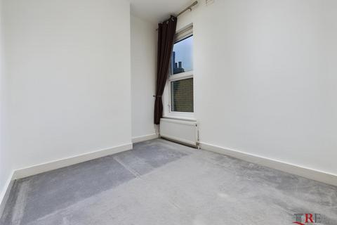 2 bedroom flat to rent, Brownlow Road, London