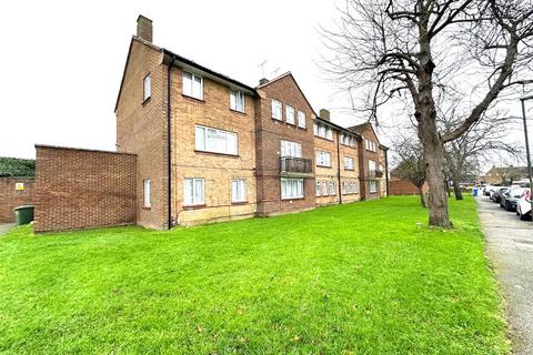 3 bedroom apartment for sale, St Annes Avenue, Feltham