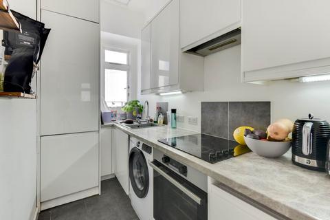 3 bedroom flat to rent, Medina Villas, Hove