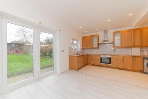 5 bedroom semi-detached house to rent, Farm Road, Edgware