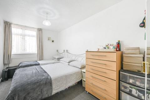 3 bedroom maisonette for sale, Solander Gardens, Shadwell, London, E1