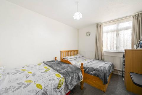 3 bedroom maisonette for sale, Solander Gardens, Shadwell, London, E1