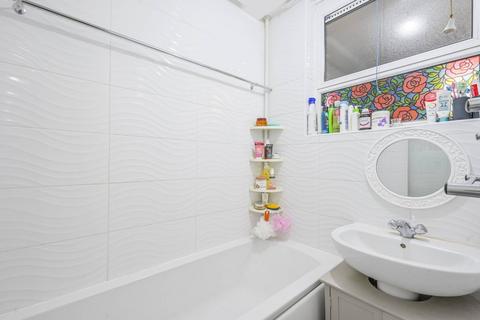 3 bedroom maisonette for sale, Solander Gardens, Shadwell, London, E1