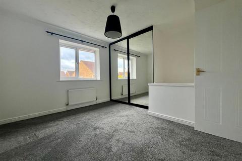 2 bedroom end of terrace house to rent, Lennox Drive, Wickford