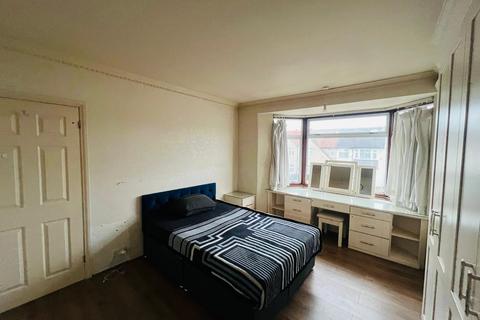 1 bedroom in a house share to rent, Ryefield Avenue, Uxbridge UB10