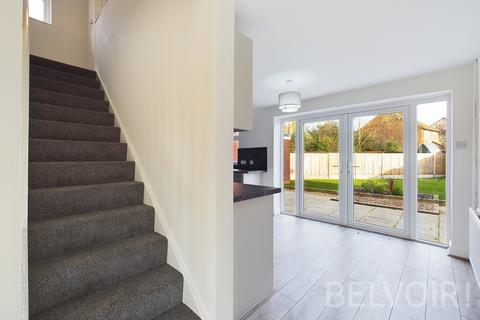 27 Fieldhouse Drive, Muxton, Telford, TF2 8JQ
