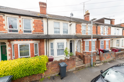 3 bedroom terraced house to rent, Grange Avenue, Reading, Berkshire