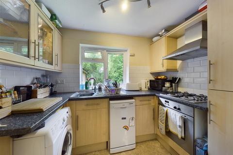 2 bedroom flat for sale, Green Lane, Shipley Bridge, Horley