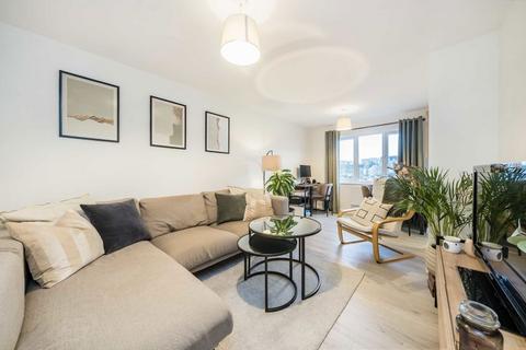 2 bedroom flat for sale, Peartree Avenue, London SW17