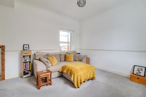 2 bedroom flat for sale, Westcliff Avenue, Westcliff-On-Sea SS0