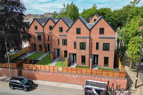 4 bedroom townhouse to rent, Chaddock Lane, Worsley, M28