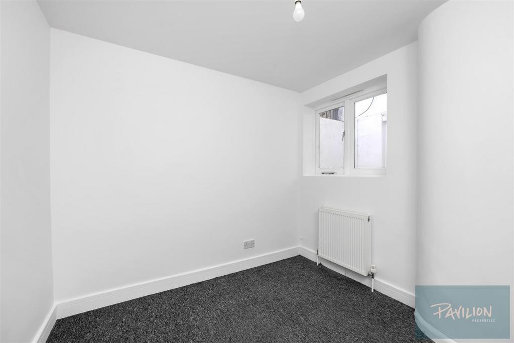 Powis Square, 16a-010.jpg