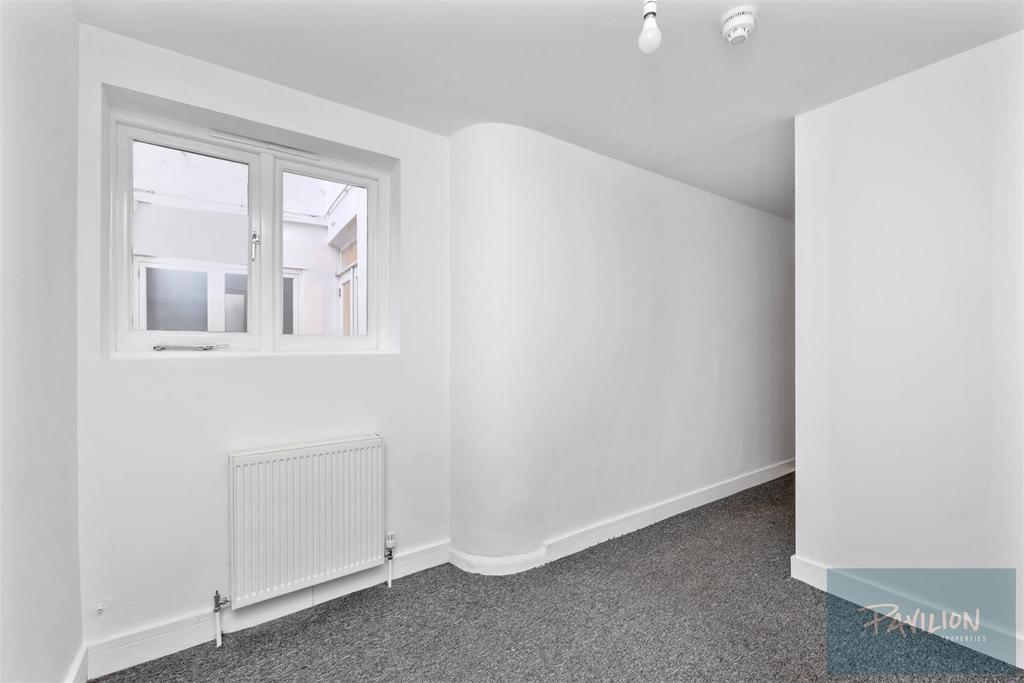 Powis Square, 16a-011.jpg