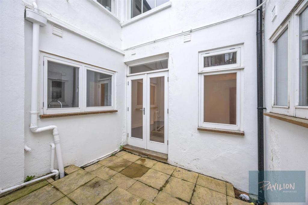 Powis Square, 16a-022.jpg