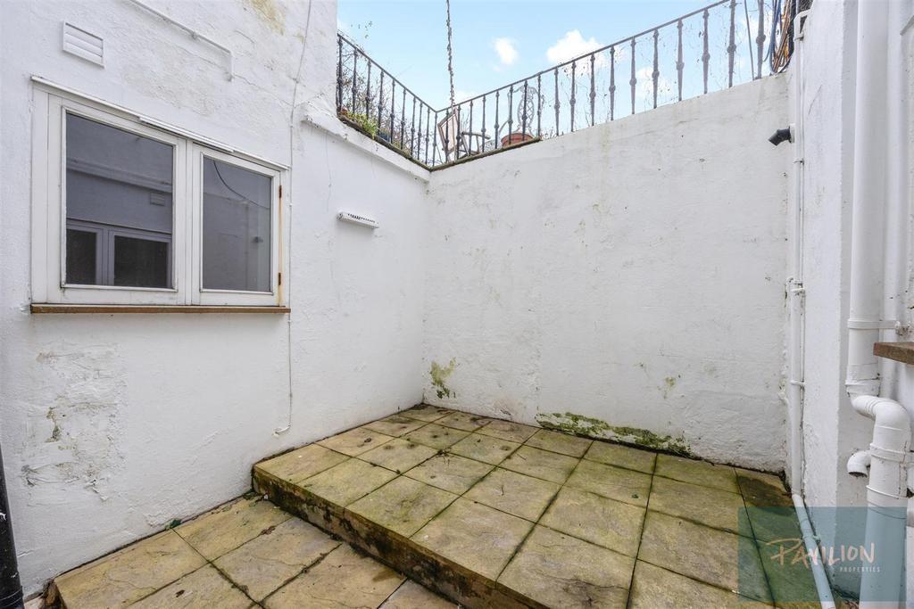 Powis Square, 16a-020.jpg