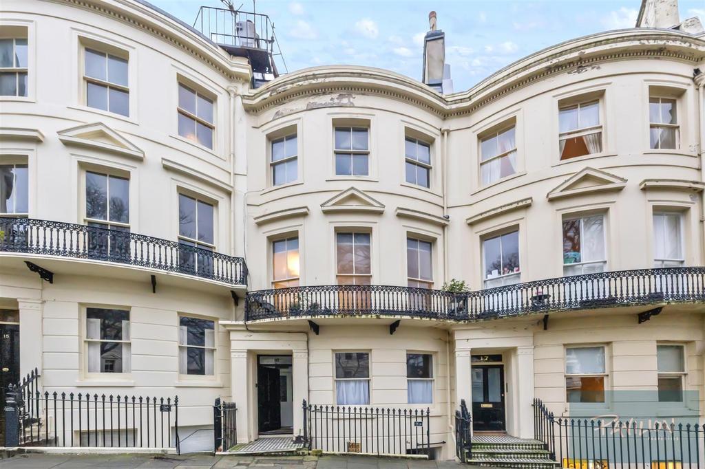 Powis Square, 16a-001.jpg