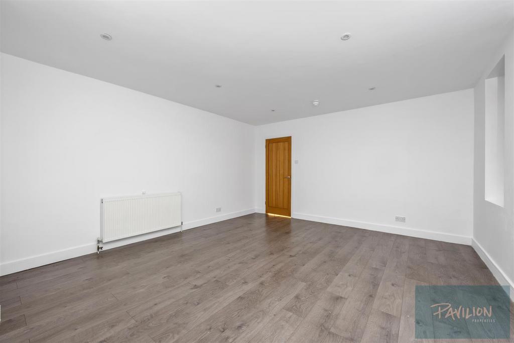 Powis Square, 16a-018.jpg