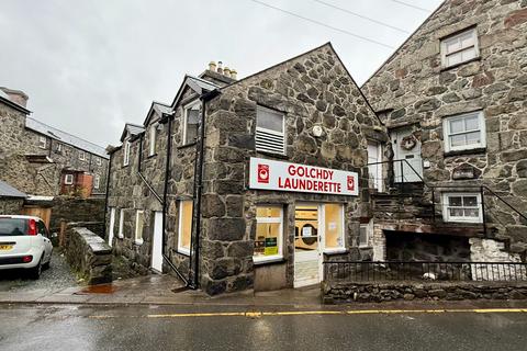 Shop for sale, Dolgellau Launderette, Smithfield Street, Dolgellau, LL40 1DE