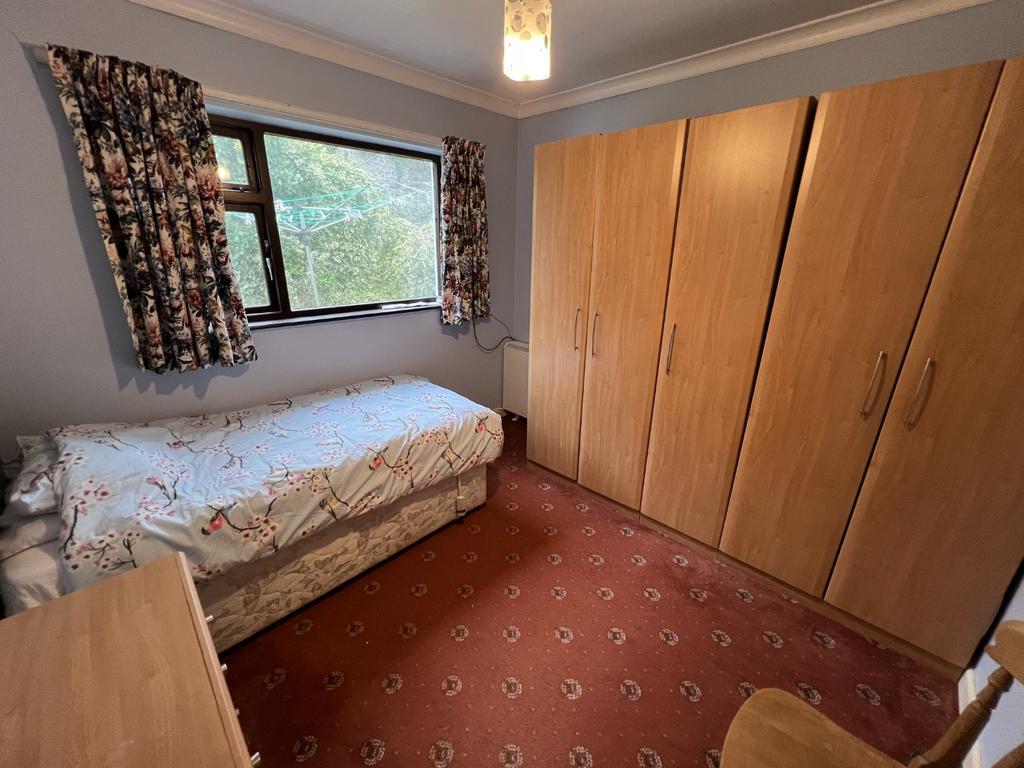 Downstairs Double Bedroom 1