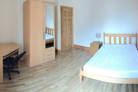 1 bedroom in a house share to rent, Carmoor Road, Chorlton--upon-Medlock, Manchester