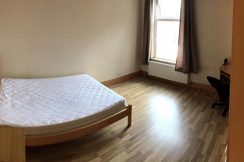 1 bedroom in a house share to rent, Carmoor Road, Chorlton--upon-Medlock, Manchester