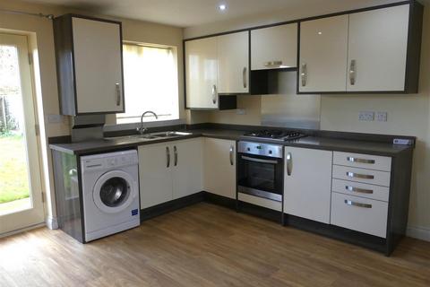 3 bedroom townhouse to rent, Grouse Close, Silsden BD20