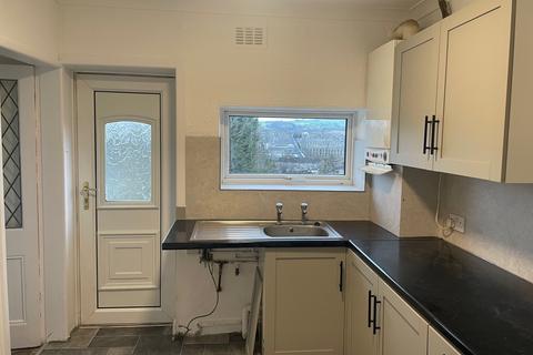 3 bedroom terraced house to rent, Birtwistle Avenue, Colne BB8