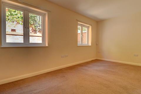 Studio to rent, Castle Street, Buckinghamshire HP13