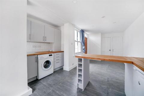 2 bedroom flat to rent, Aspenlea Road, W6