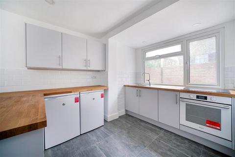 2 bedroom flat to rent, Aspenlea Road, W6