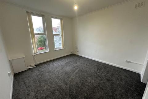 2 bedroom apartment to rent, Lowwood Road, Birkenhead, CH41