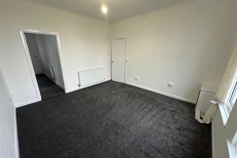 2 bedroom apartment to rent, Lowwood Road, Birkenhead, CH41