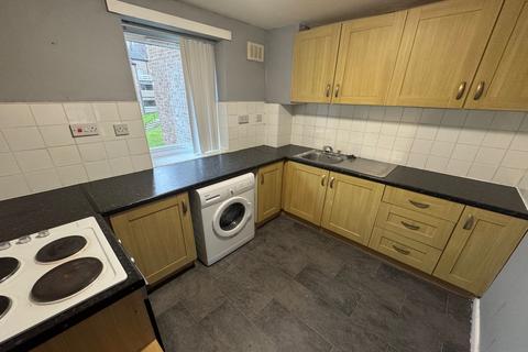 2 bedroom apartment to rent, Frizley Gardens, Frizinghall, Bradford, West Yorkshire