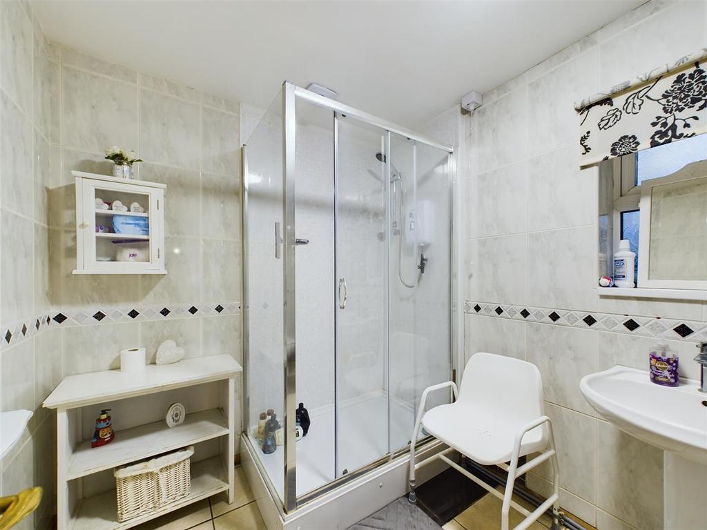 Family Shower Room