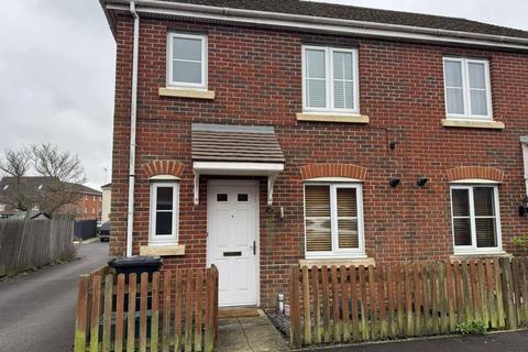 3 bedroom semi-detached house to rent, Grenadier Gardens, Thatcham RG19