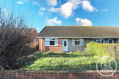 3 bedroom semi-detached bungalow for sale, Kingston Close, Pakefiled, NR33