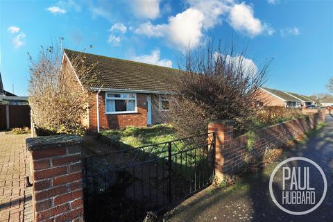 3 bedroom semi-detached bungalow for sale, Kingston Close, Pakefiled, NR33