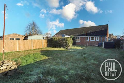 3 bedroom semi-detached bungalow for sale, Kingston Close, Pakefiled, NR33