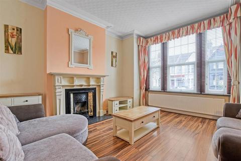 3 bedroom flat for sale, Lushington Road, Kensal Rise (Borders), NW10