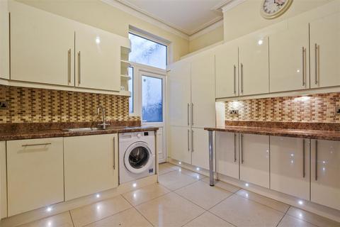 3 bedroom flat for sale, Lushington Road, Kensal Rise (Borders), NW10